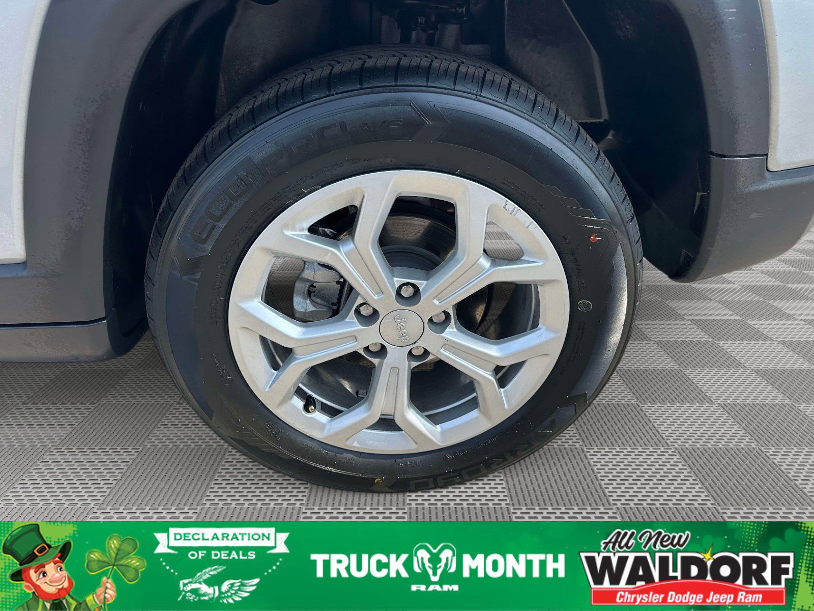 Used 2024 Jeep Compass Latitude image 29