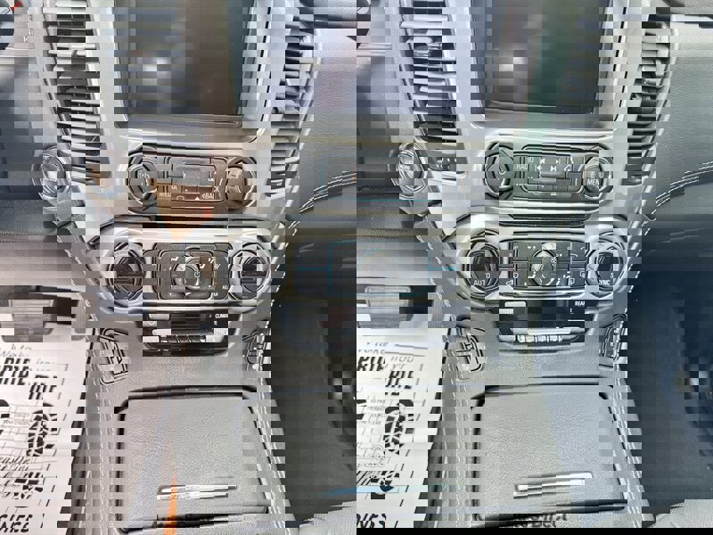 Used 2018 Chevrolet Tahoe Premier AWD/4WD image 43