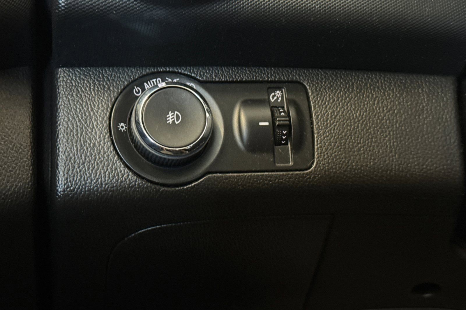 Used 2017 Chevrolet Sonic Premier FWD image 29