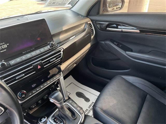Used 2023 Kia Seltos EX image 13