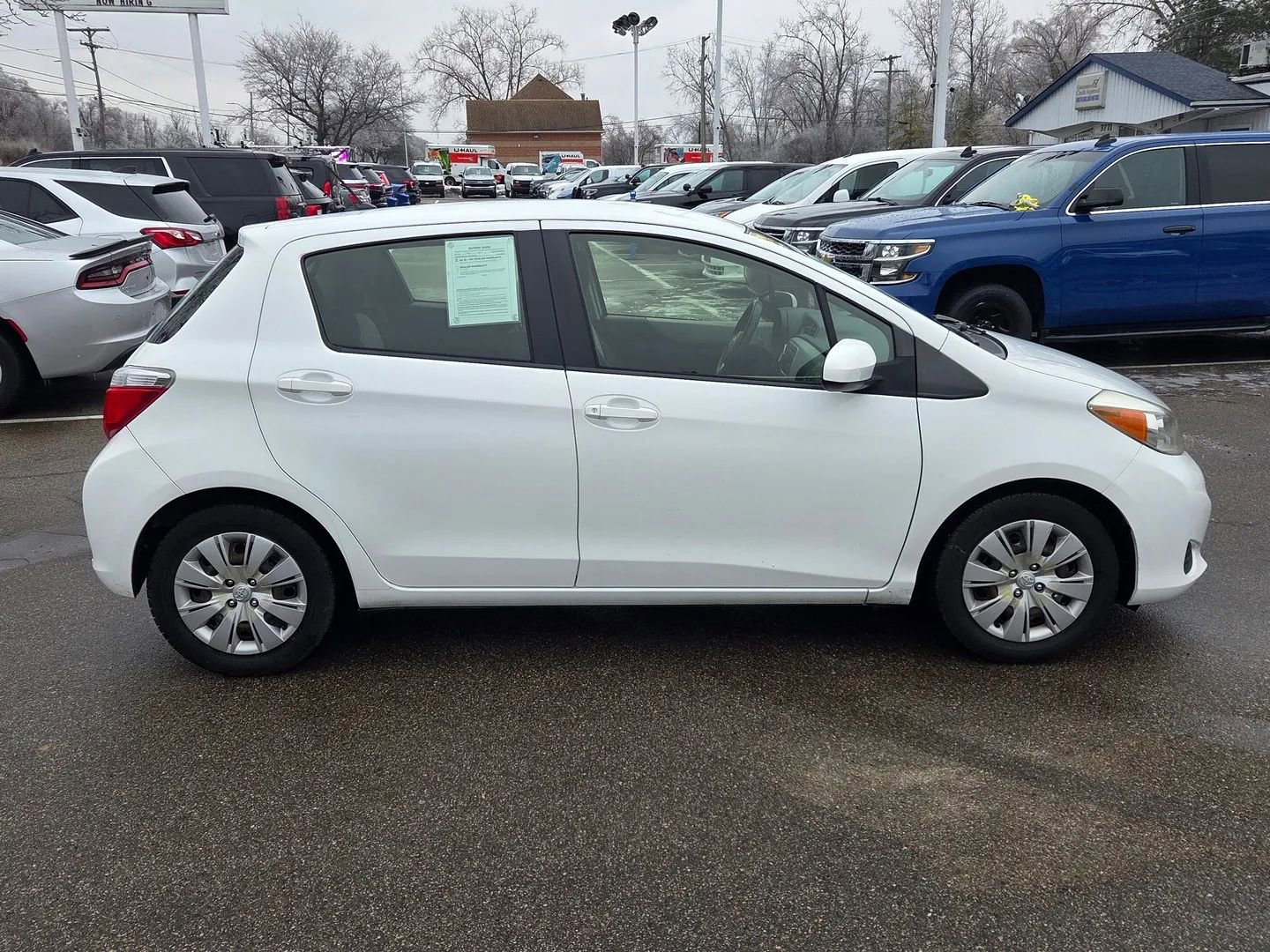 Used 2013 Toyota Yaris LE image 3