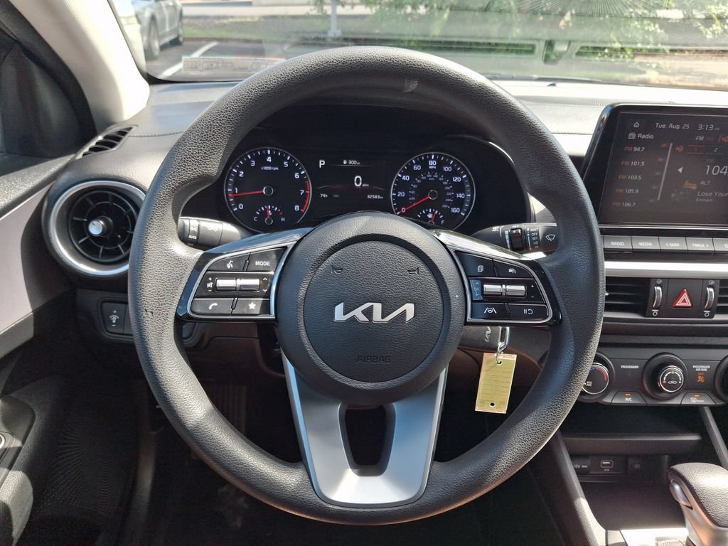 Used 2024 Kia Forte LXS w/ LXS Technology Package FWD image 18