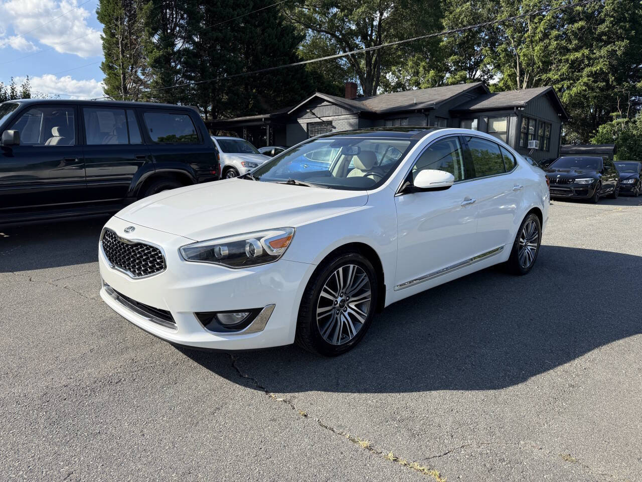 Used 2015 Kia Cadenza Premium w/ Luxury Package FWD image 2