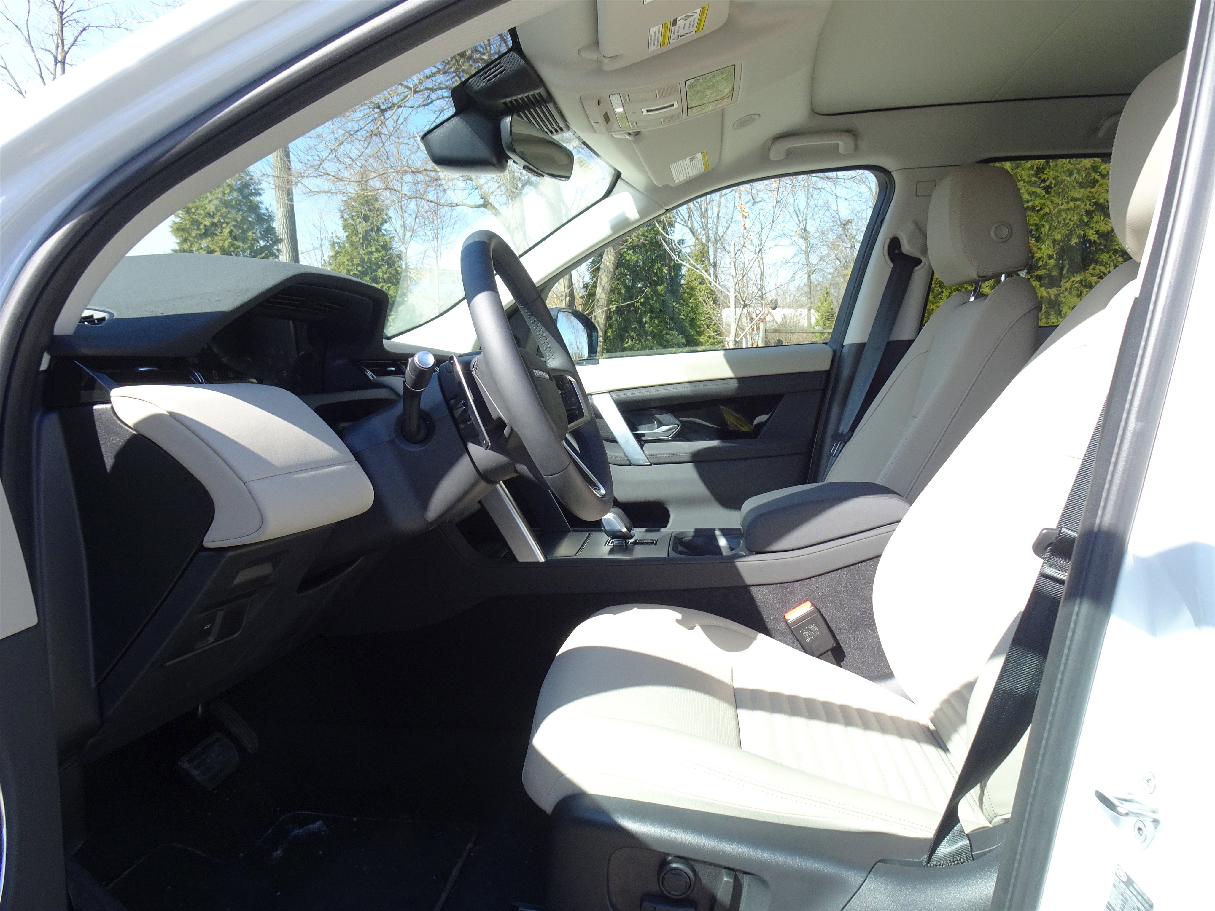 New 2025 Land Rover Discovery Sport S image 2