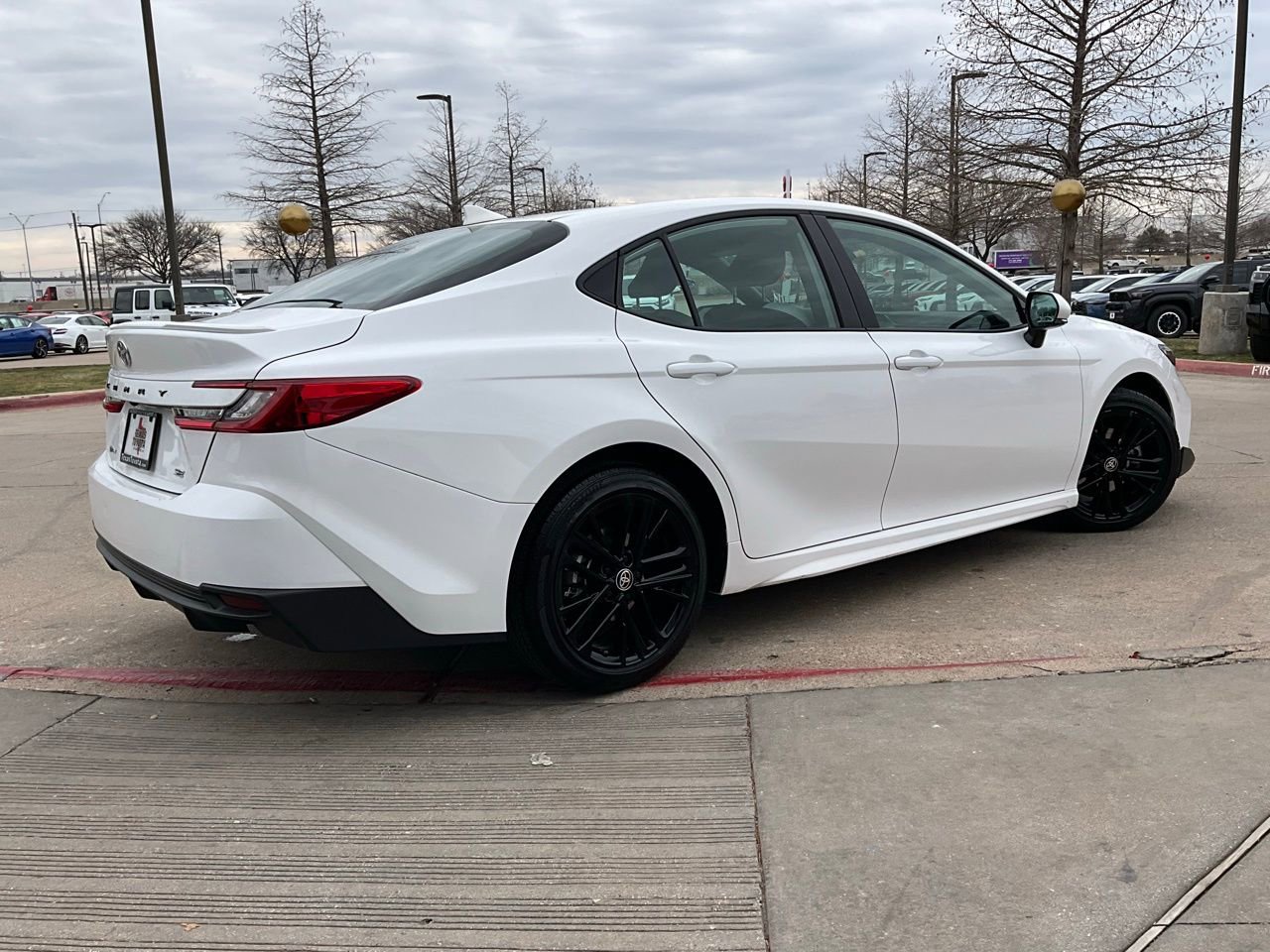 Used 2025 Toyota Camry SE image 6