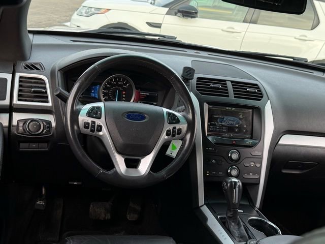 Used 2015 Ford Explorer XLT w/ Equipment Group 202A image 4