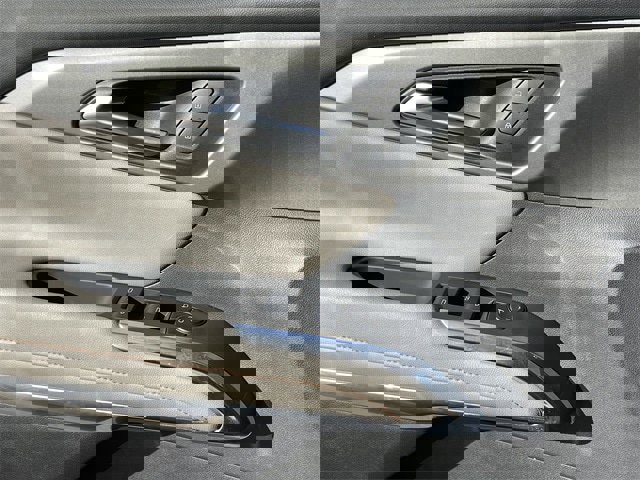 Used 2025 Chevrolet Traverse LT image 20