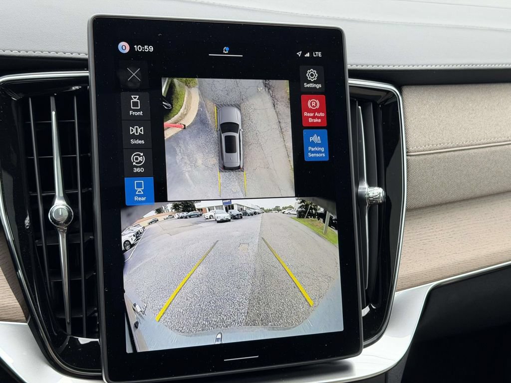 New 2026 Volvo XC90 B5 Plus w/ Protection Package Premier AWD/4WD image 4