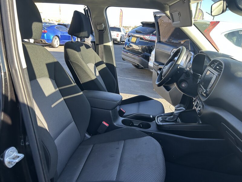 Used 2023 Kia Soul LX FWD image 25