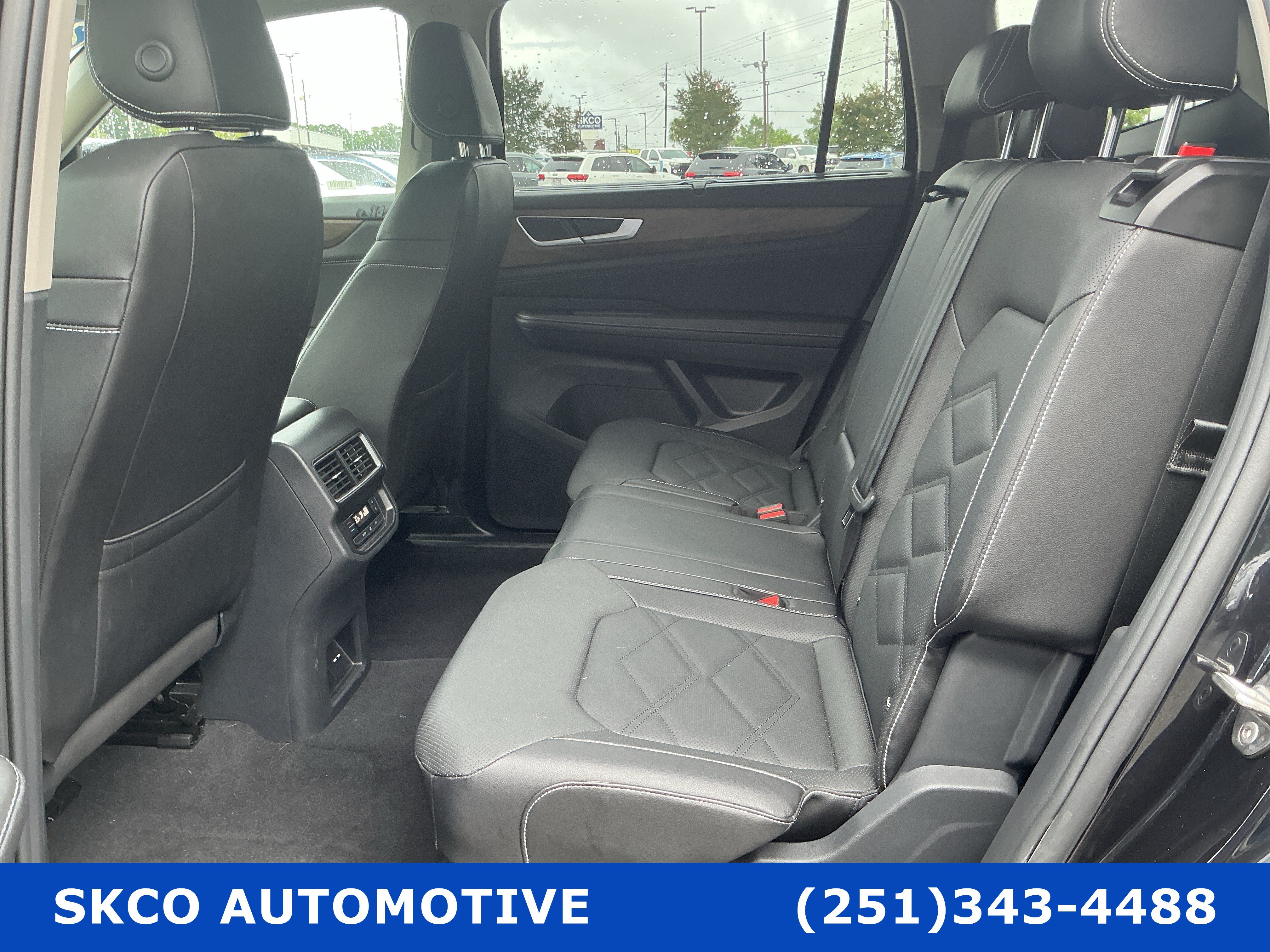 Used 2025 Volkswagen Atlas SE FWD image 14
