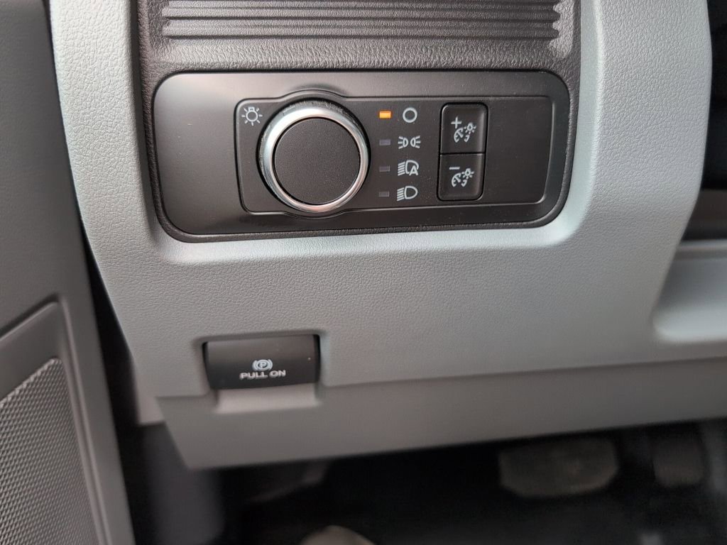 New 2025 Ford F550 4x4 Regular Cab Super Duty image 16