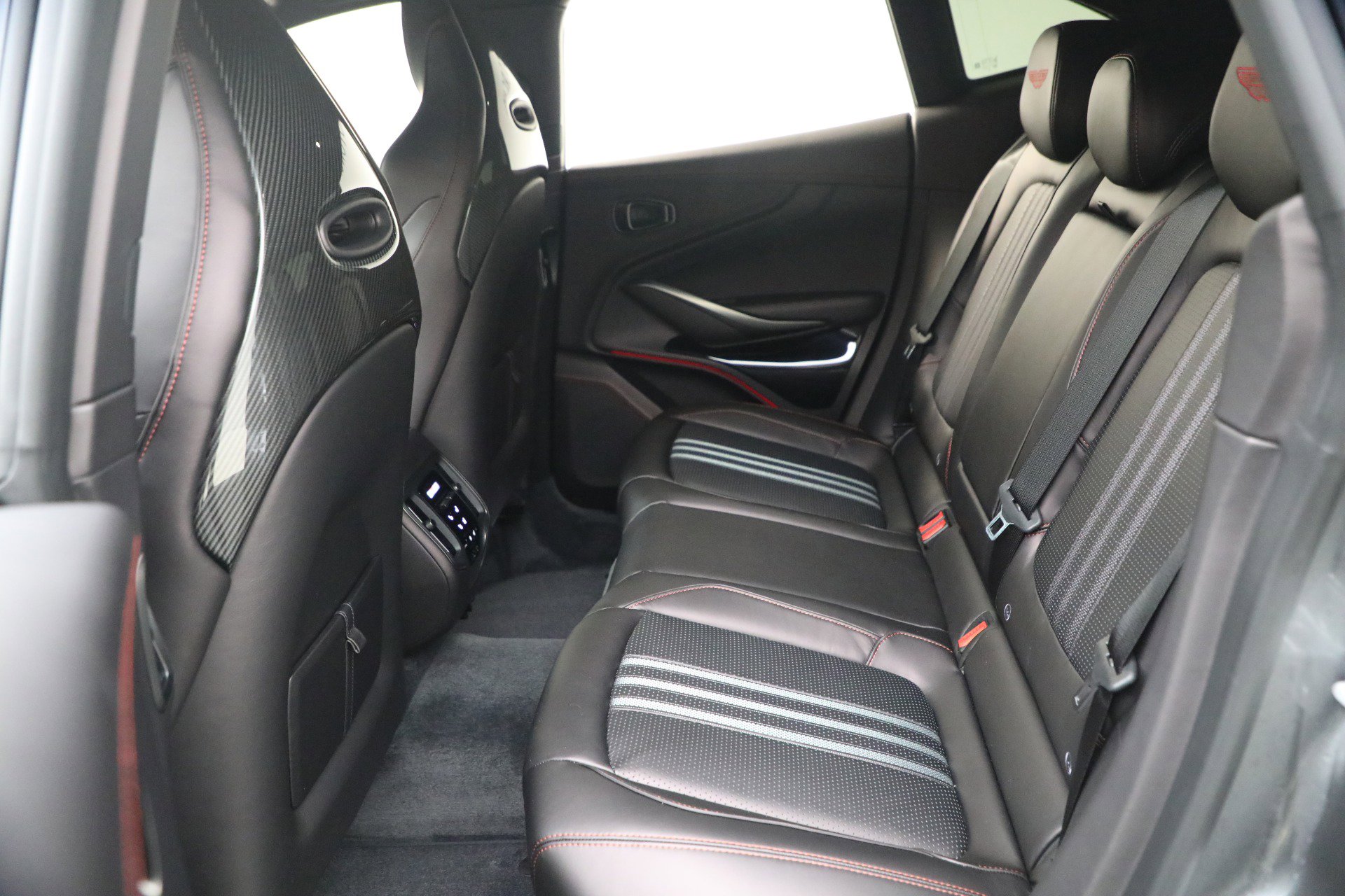 New 2026 Aston Martin DBX 707 image 29