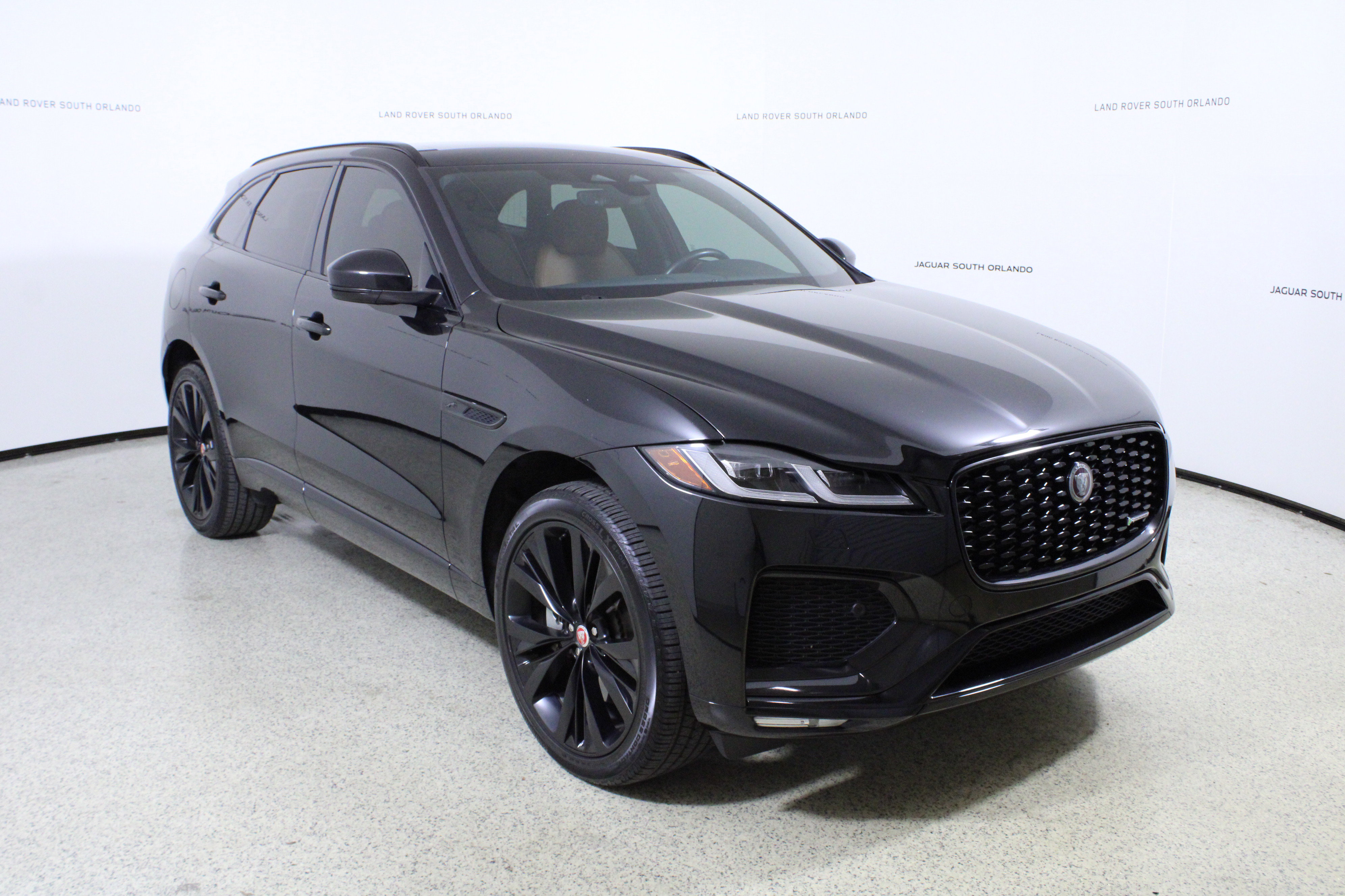 Used 2023 Jaguar F-PACE R-Dynamic S image 3