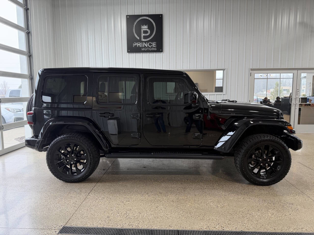 Used 2021 Jeep Wrangler Unlimited Sahara AWD/4WD image 7