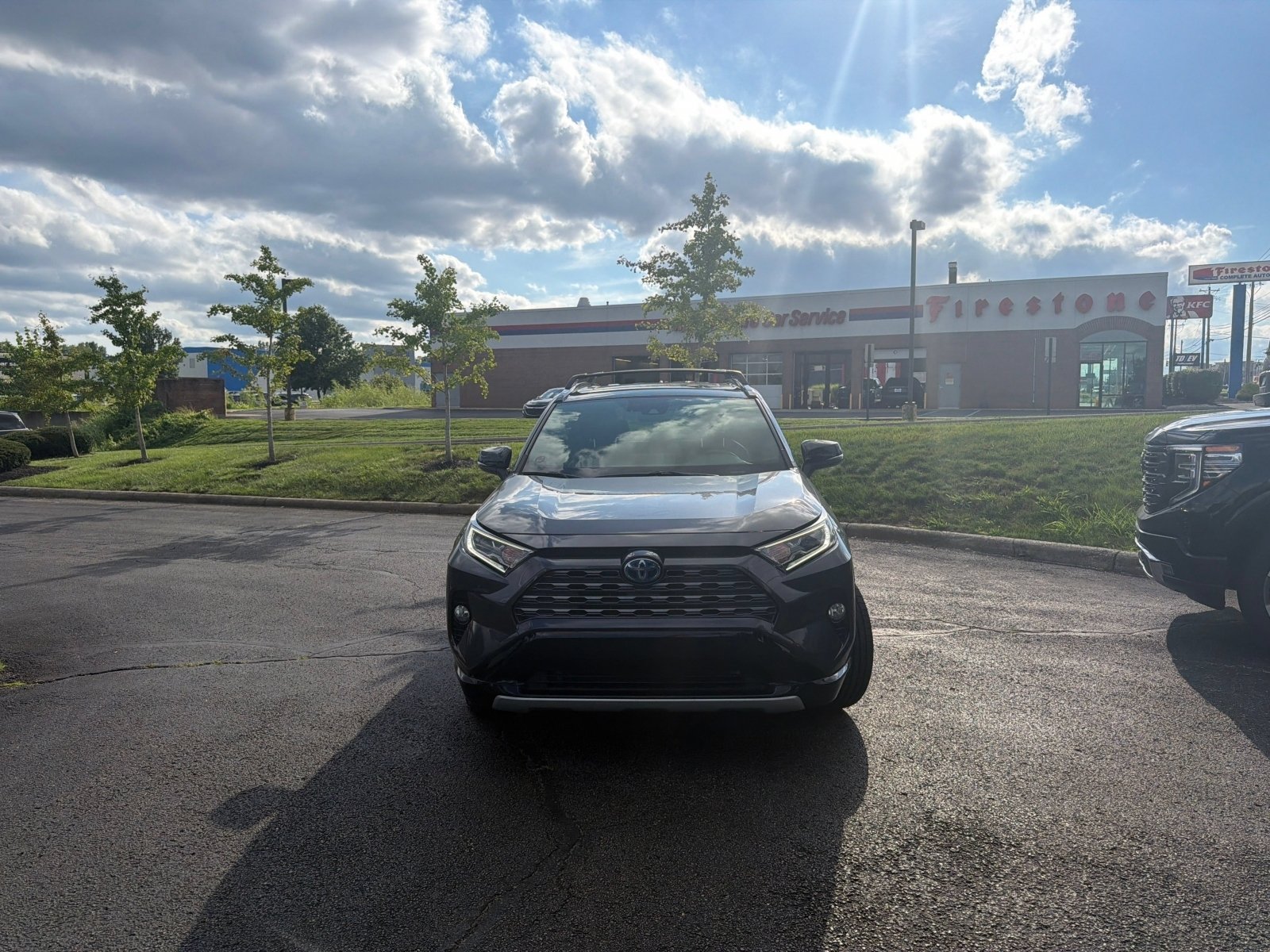 Used 2020 Toyota RAV4 XSE w/ XSE Grade Weather Package AWD/4WD image 3