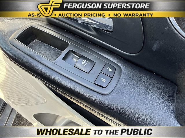 Used 2014 Chrysler Town & Country Touring image 17