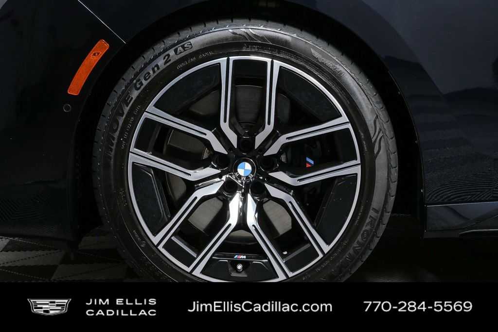 Used 2023 BMW 760i xDrive image 37