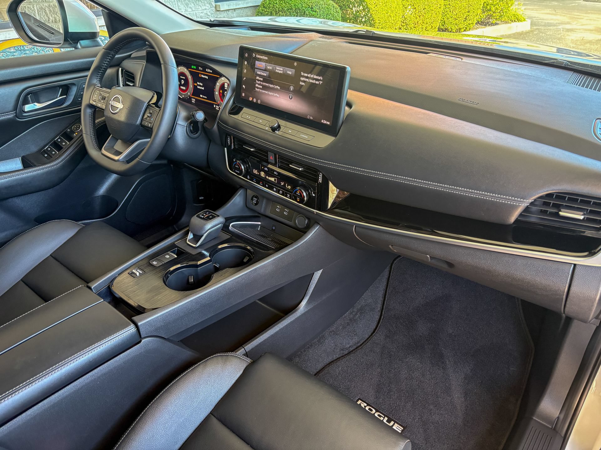 Used 2025 Nissan Rogue SL w/ SL Premium Package FWD image 25
