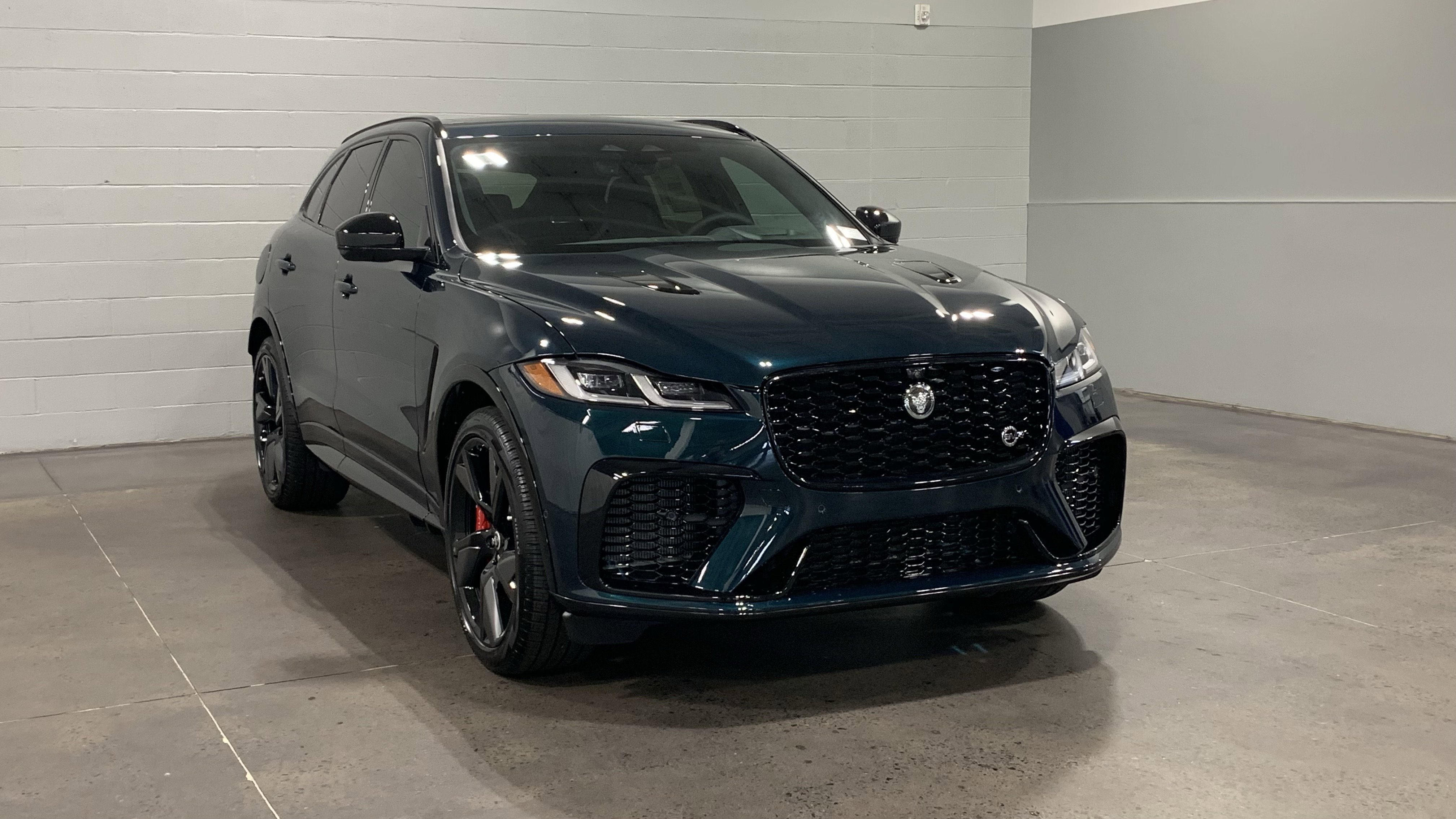 New 2026 Jaguar F-PACE SVR 575 Edition image 11