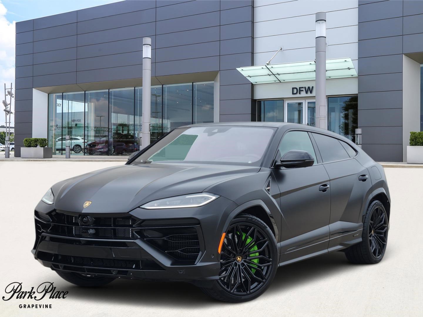 Used 2025 Lamborghini Urus SE image 1