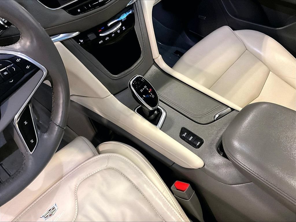 Used 2017 Cadillac XT5 Luxury w/ Driver Awareness Package AWD/4WD image 21