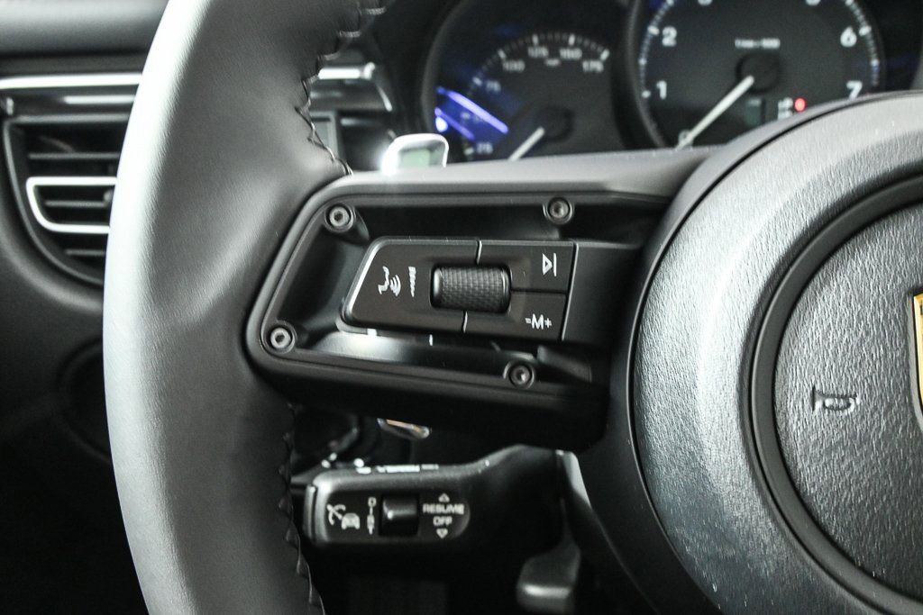 Certified 2026 Porsche Macan AWD/4WD image 10