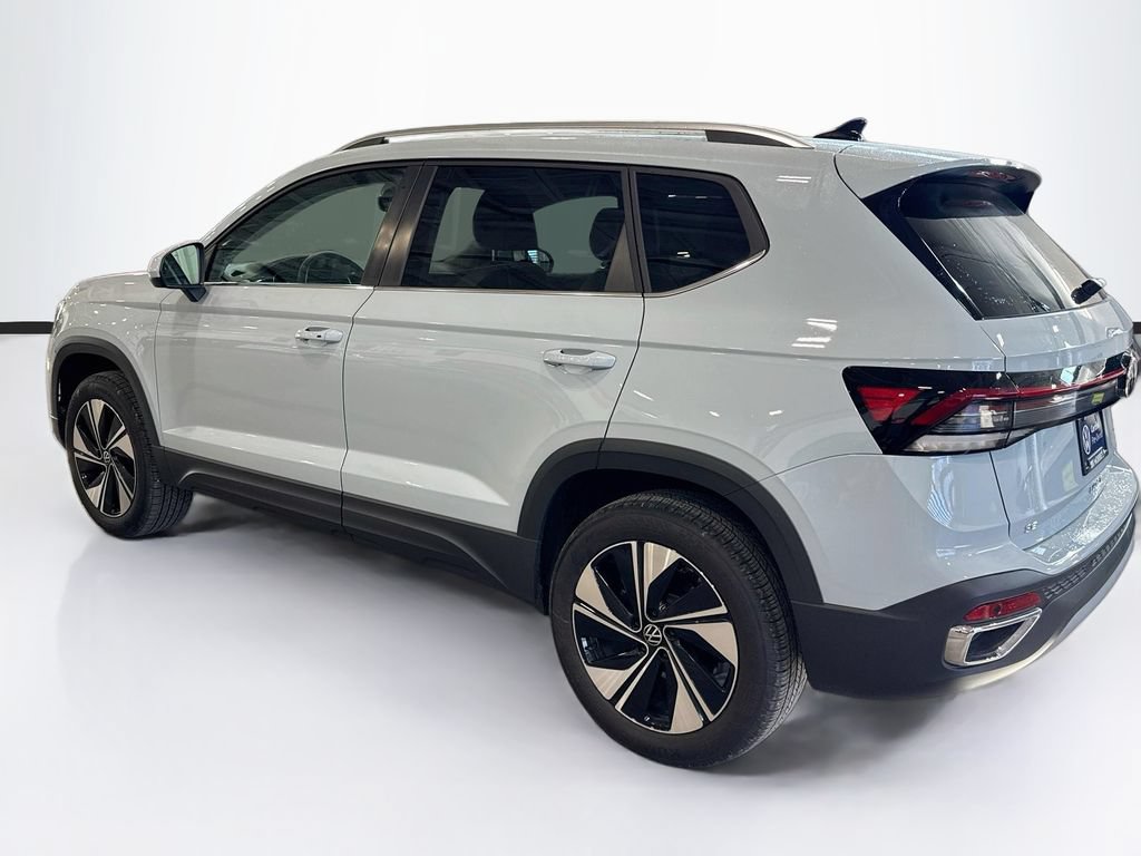 Certified 2025 Volkswagen Taos SE AWD/4WD image 7