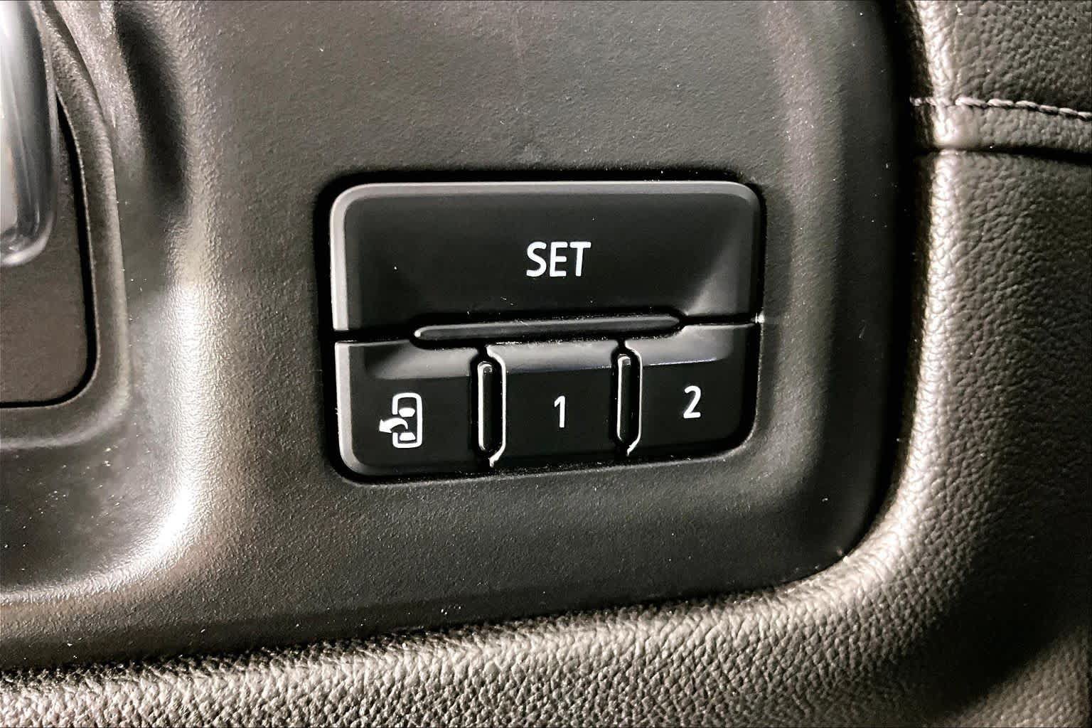 Used 2020 GMC Sierra 1500 SLT RWD image 33