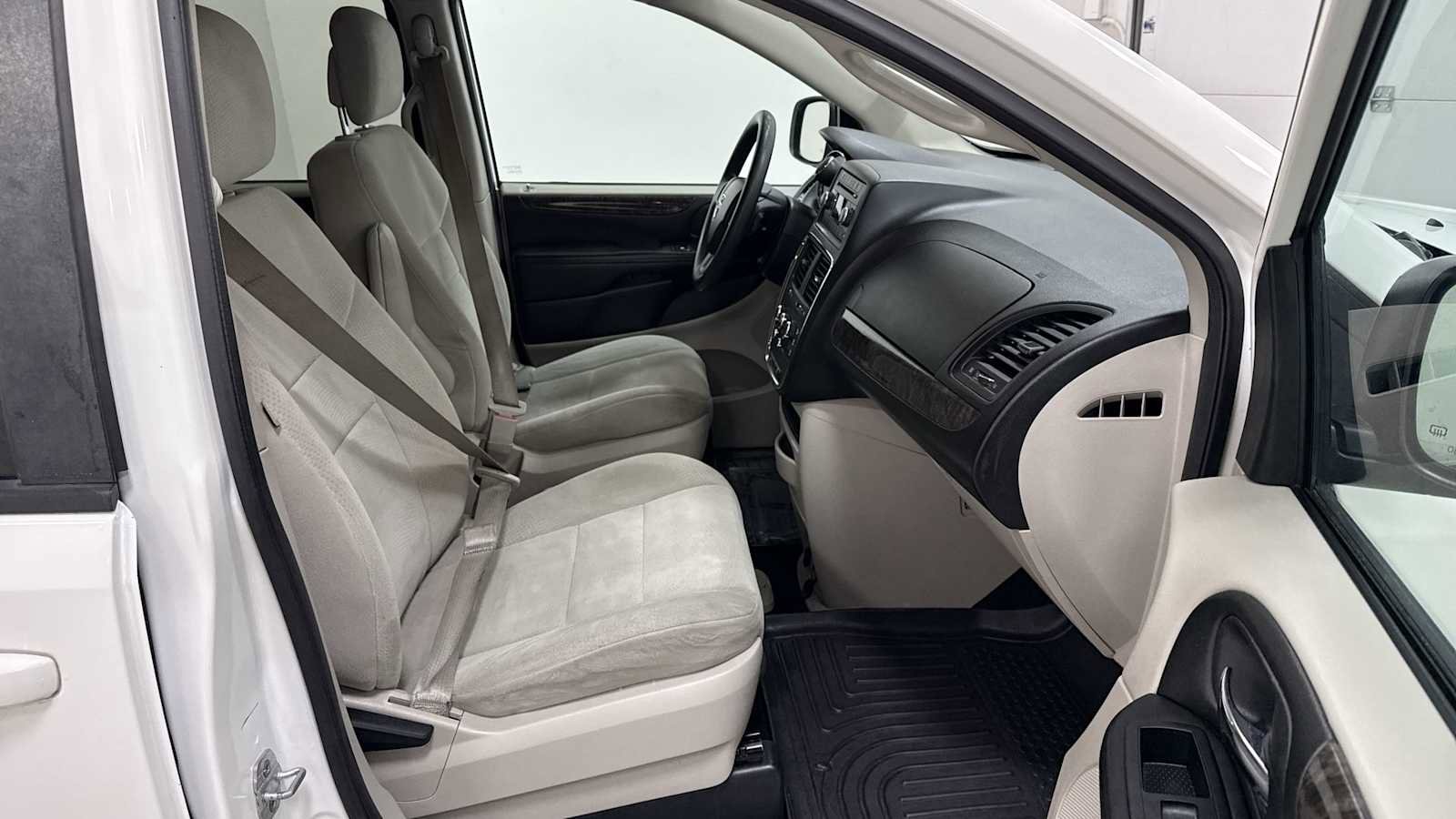 Used 2011 Dodge Grand Caravan Mainstreet w/ PWR Convenience Group image 28