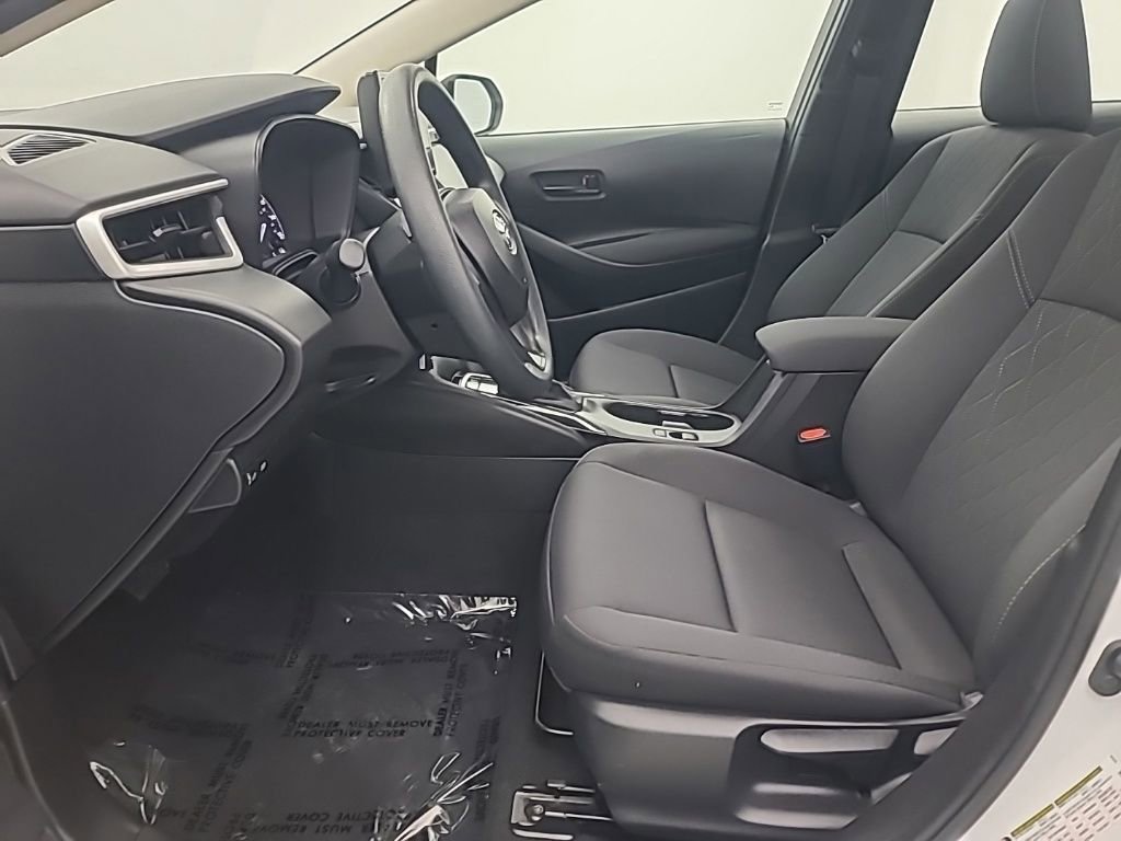 Used 2025 Toyota Corolla LE image 27