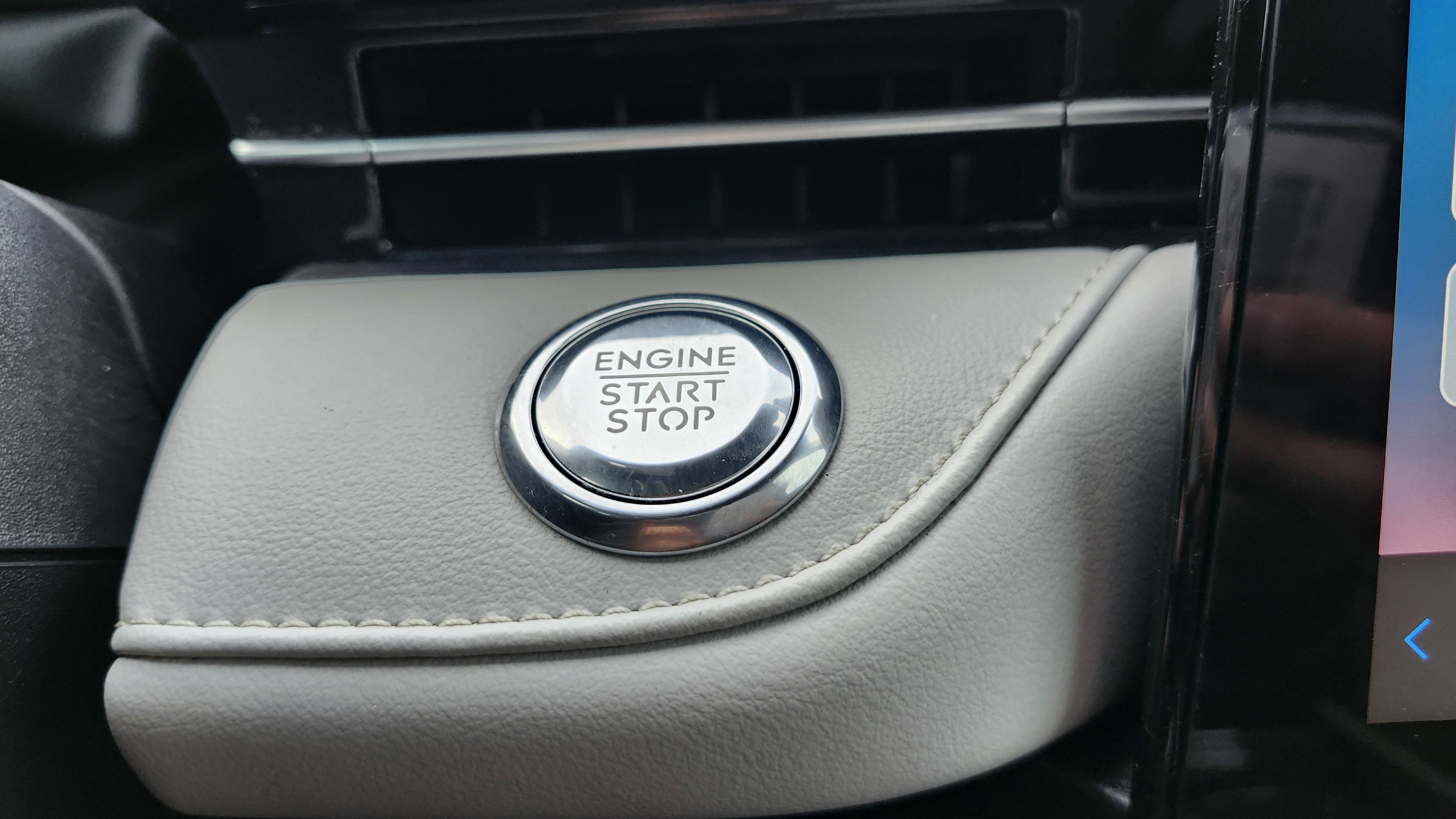 Used 2024 Lincoln Nautilus Reserve image 8