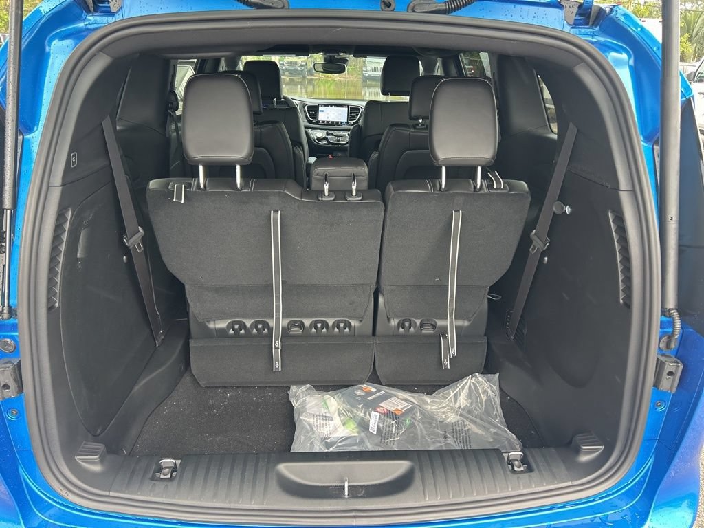 New 2026 Chrysler Pacifica Select FWD image 28