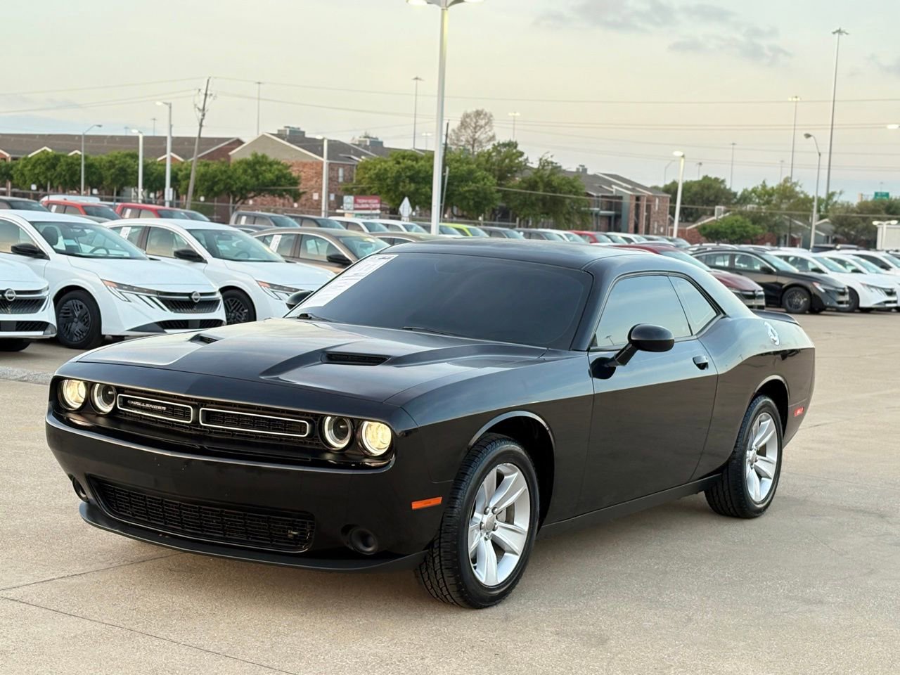 Used 2023 Dodge Challenger SXT image 3