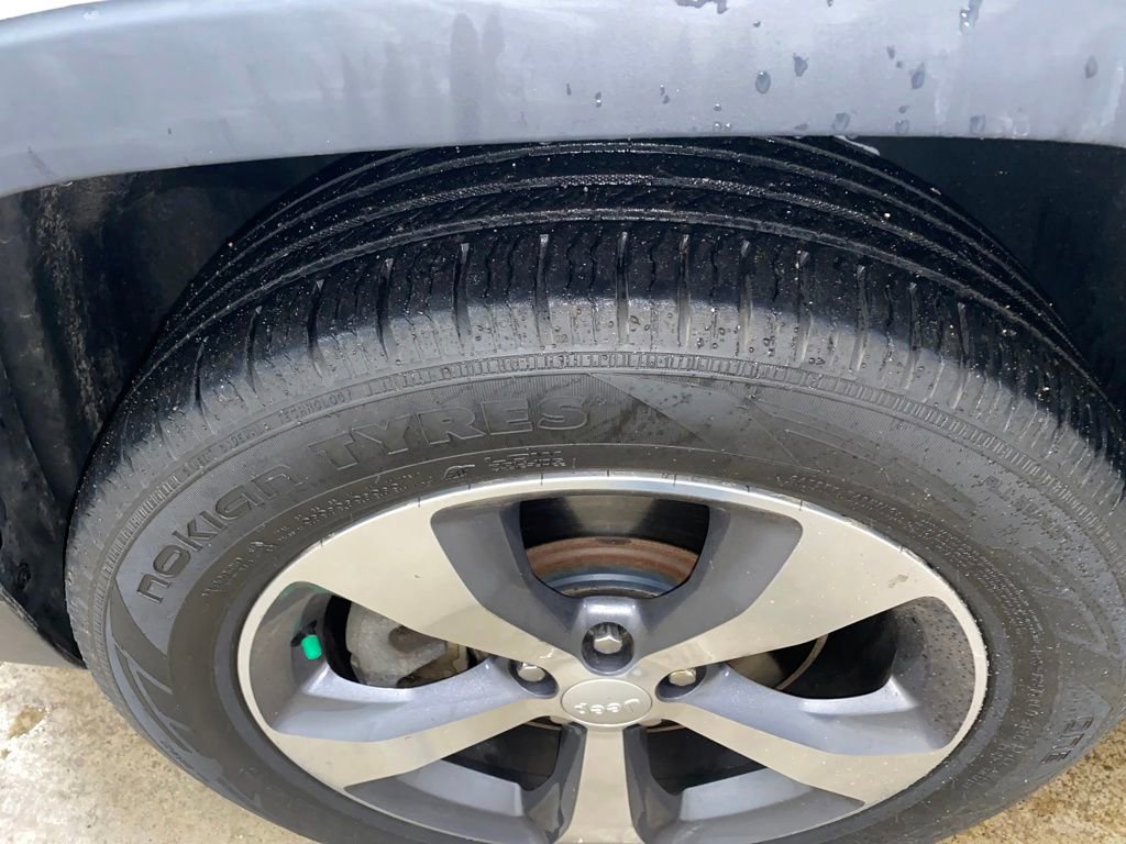 Used 2019 Jeep Cherokee Limited image 25