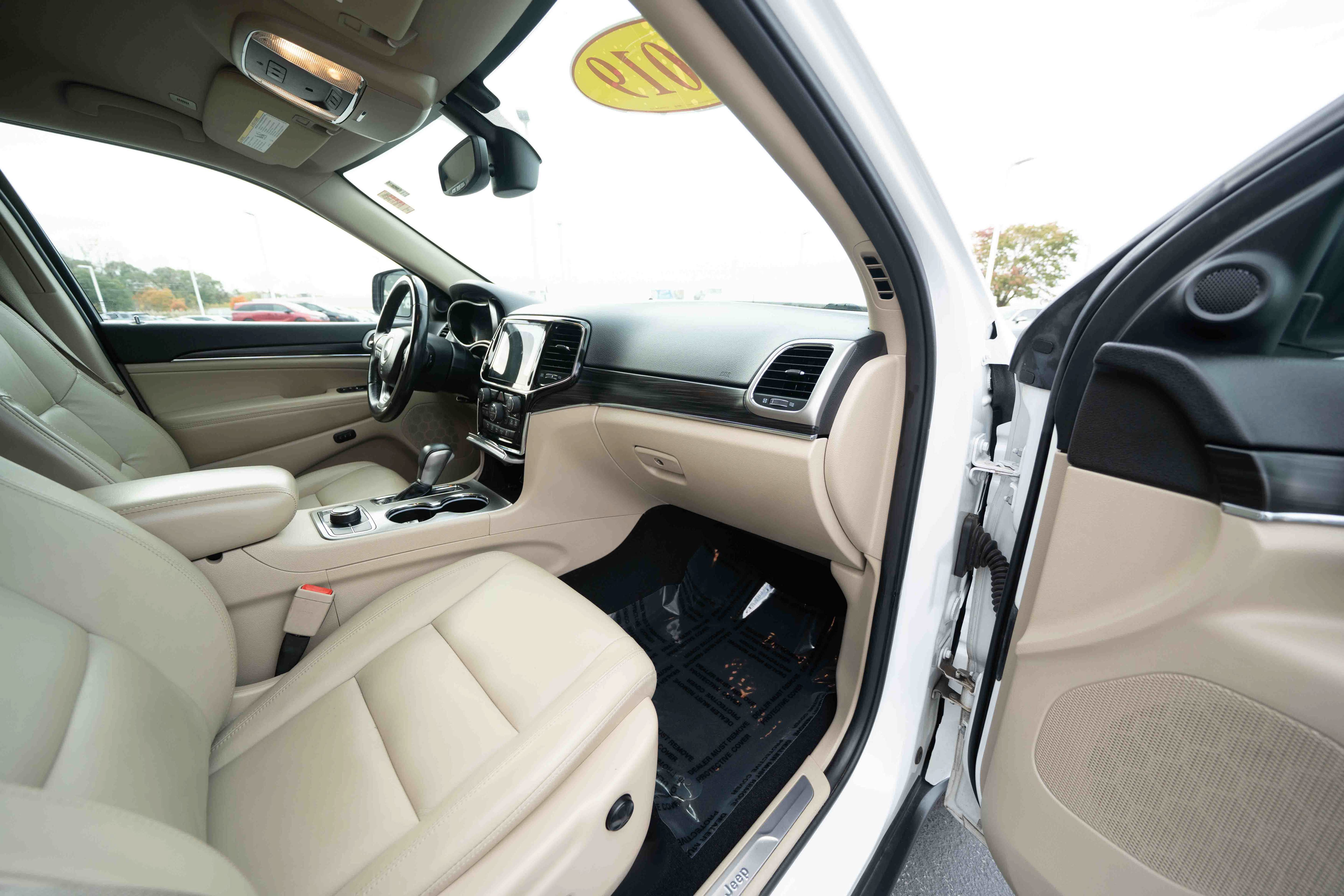 Used 2019 Jeep Grand Cherokee Limited AWD/4WD image 25