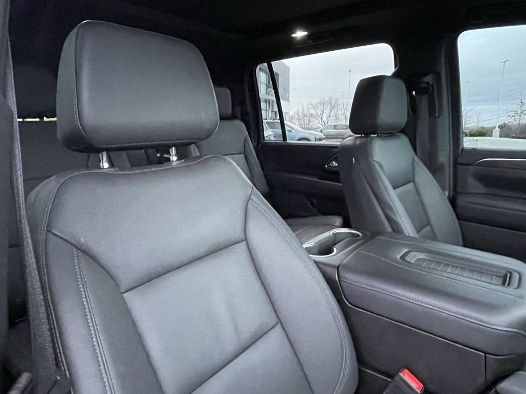 Used 2023 Chevrolet Suburban Z71 w/ Luxury Package image 31