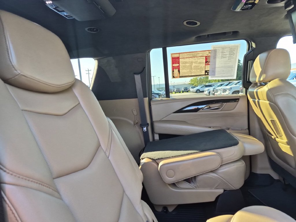 Used 2020 Cadillac Escalade ESV Platinum AWD/4WD image 31