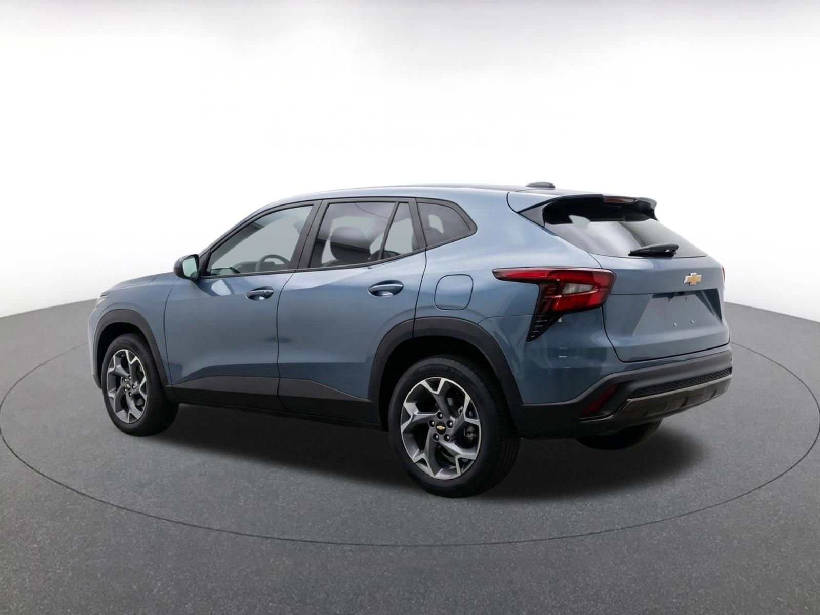 Used 2025 Chevrolet Trax LT FWD image 7
