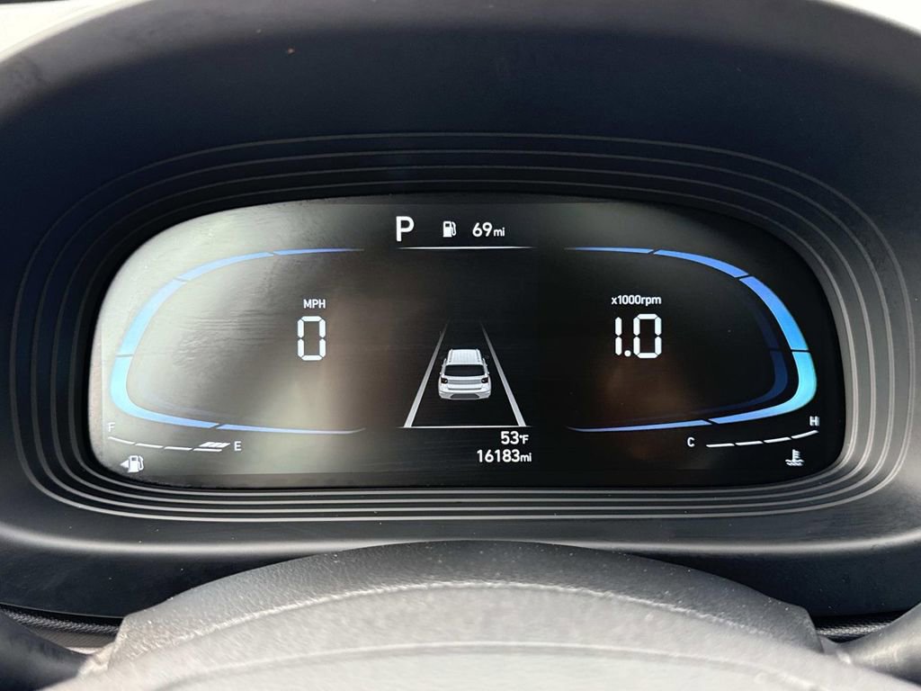 Used 2025 Hyundai Venue SEL FWD image 13