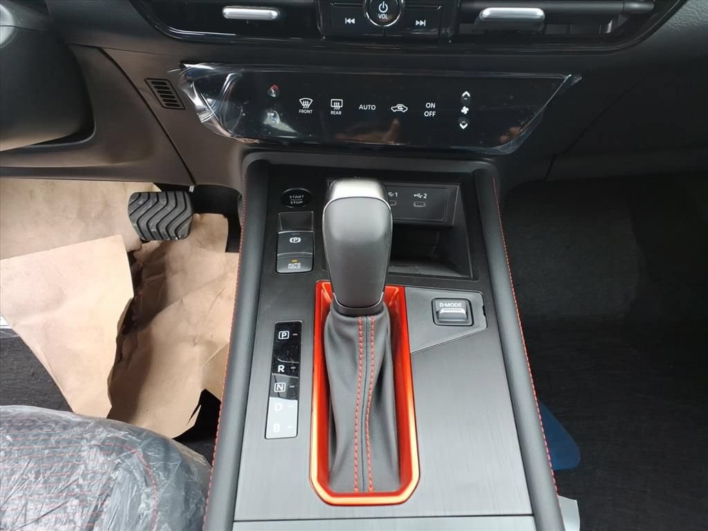 New 2025 Nissan Kicks SR AWD/4WD image 15