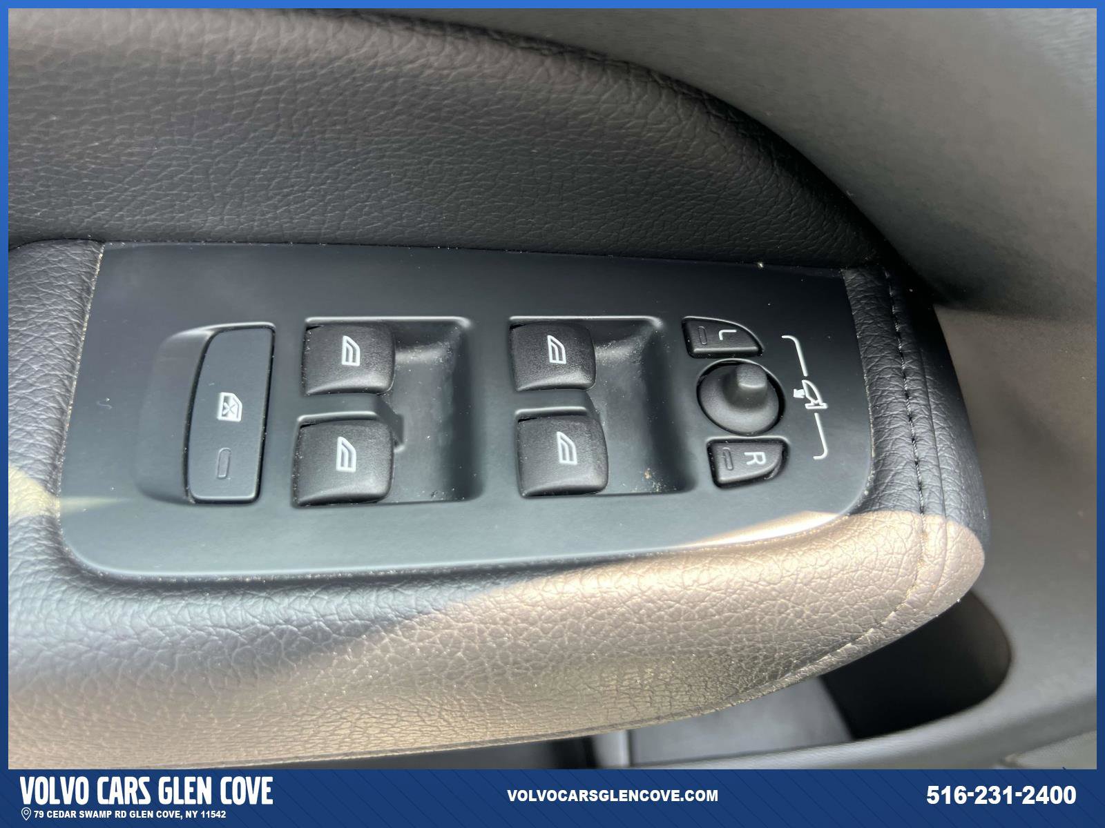 Certified 2022 Volvo XC60 B5 Momentum w/ Climate Package image 17