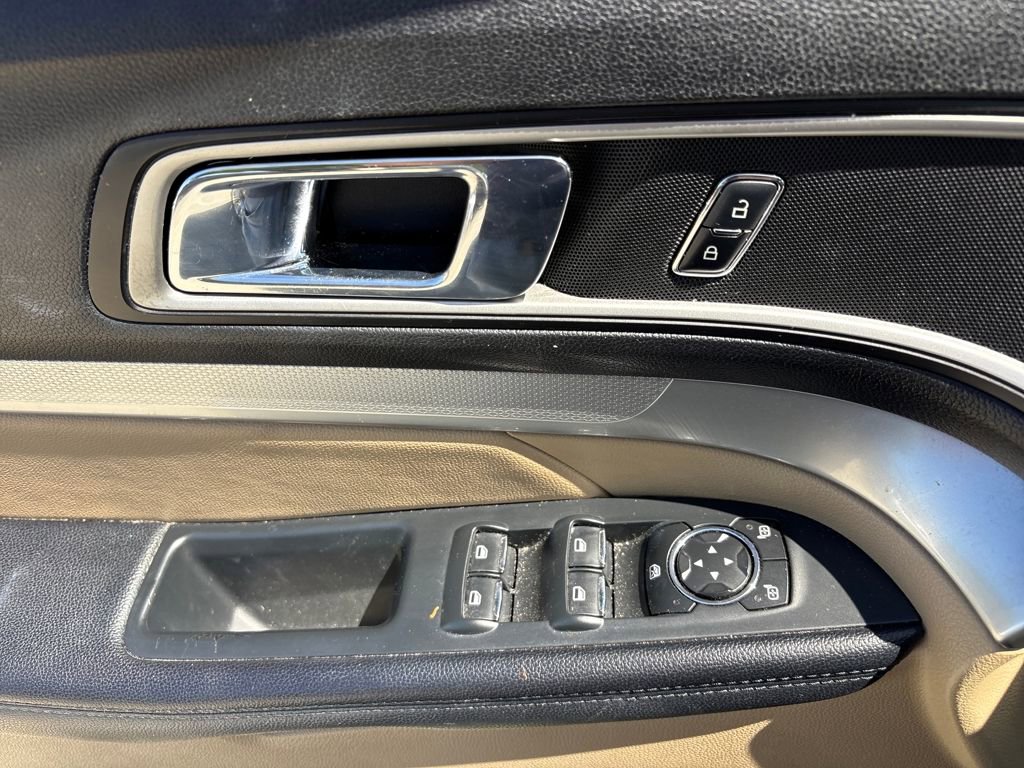 Used 2017 Ford Explorer XLT w/ Equipment Group 202A image 16