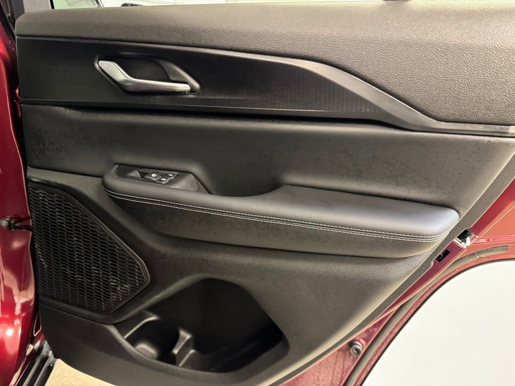 Used 2025 Jeep Grand Cherokee Laredo X w/ Luxury Tech Group I image 25