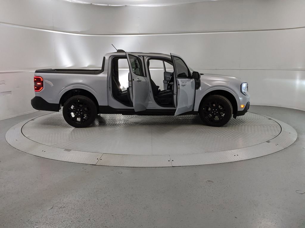 New 2026 Ford Maverick Lariat w/ Black Appearance Package image 8