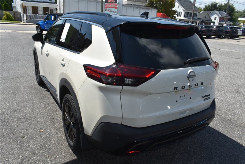 Used 2023 Nissan Rogue SV w/ SV Premium B Package AWD/4WD image 7