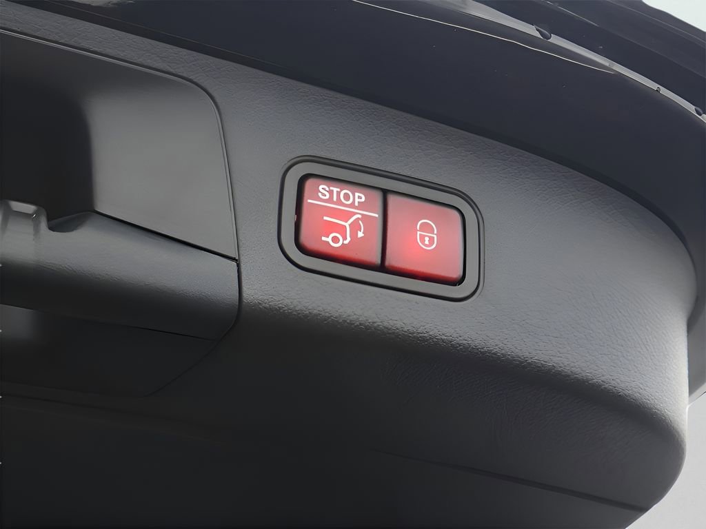 Certified 2025 Mercedes-Benz GLA 250 4MATIC image 36