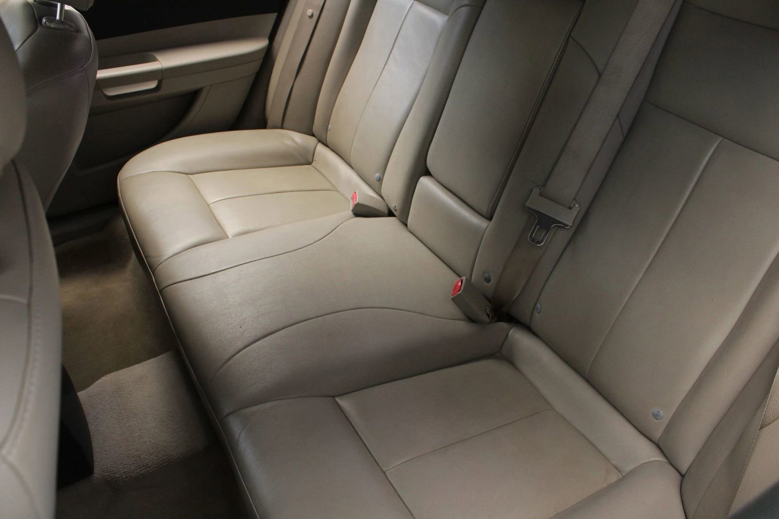 Used 2005 Chrysler 300 Touring RWD image 20