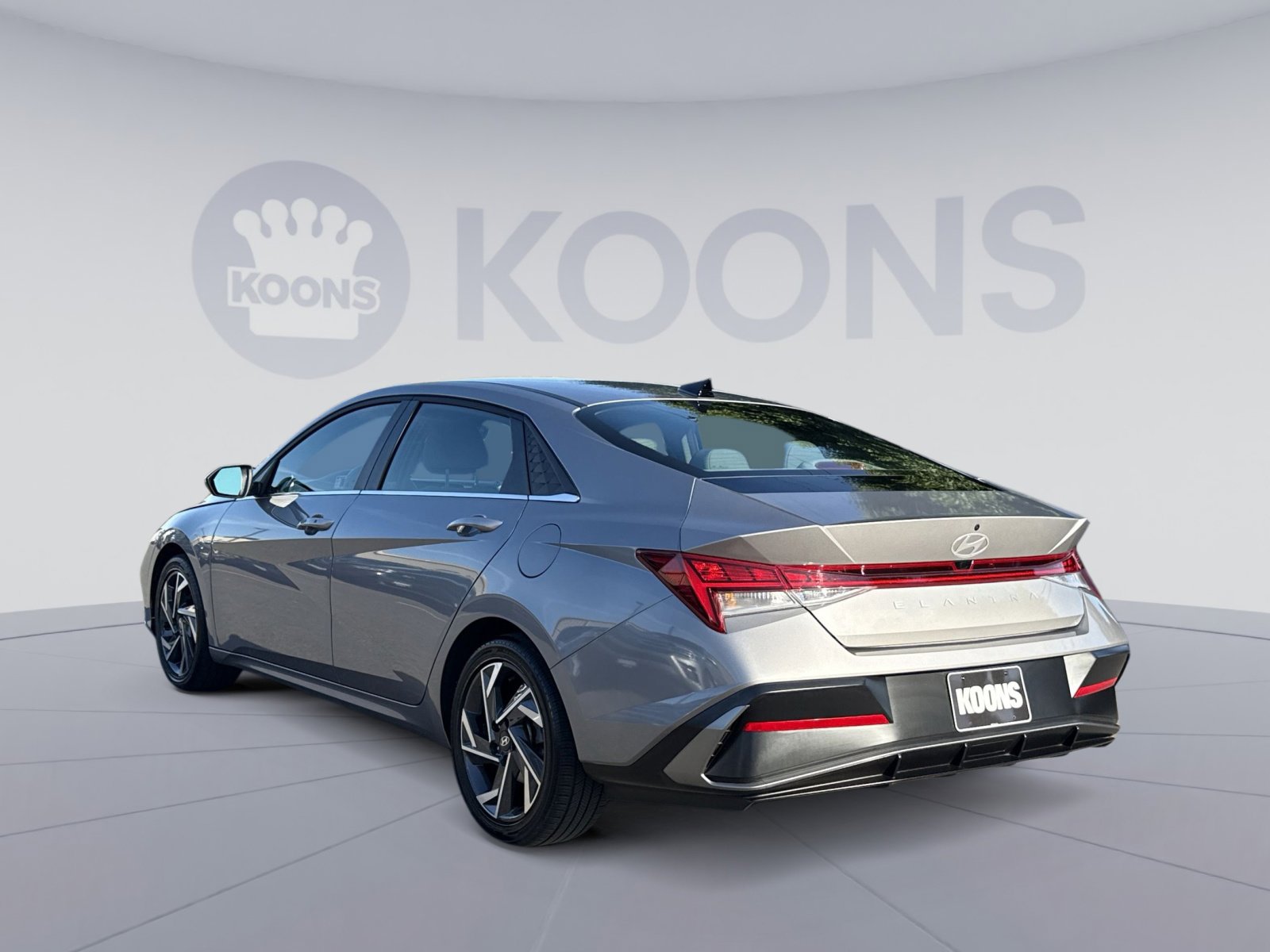 Used 2025 Hyundai Elantra SEL FWD image 4
