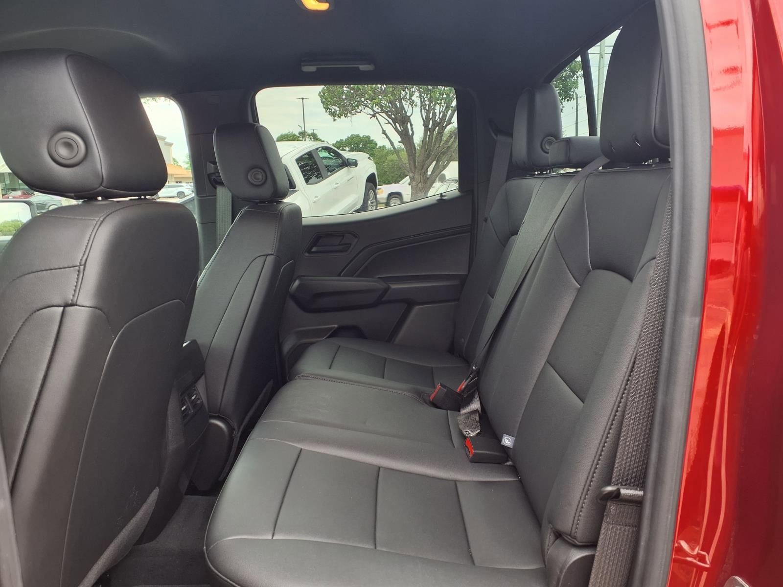 Used 2025 Chevrolet Colorado Trail Boss w/ Off-Road Front Bumper Package image 18