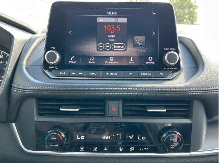 Used 2024 Nissan Rogue SV image 17